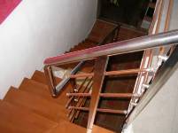 ESCALERA DE ACERO INOXIDABLE Y MADERA